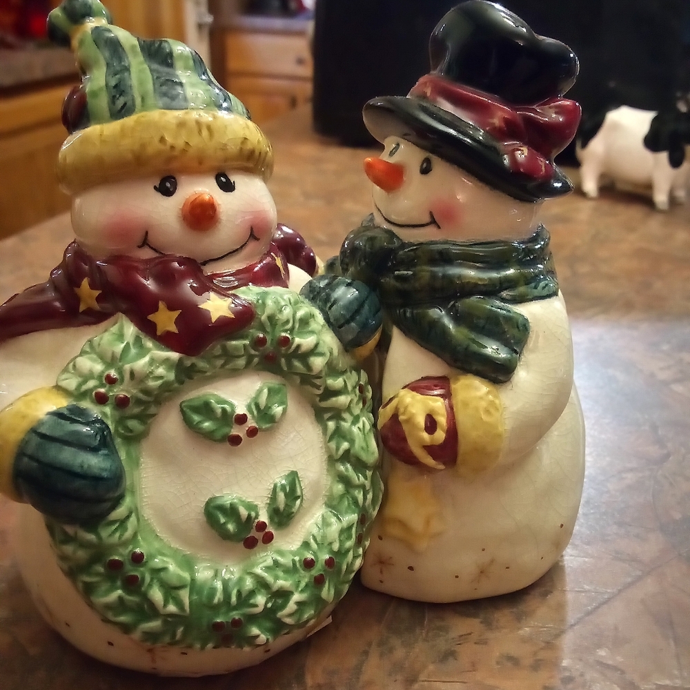 Festive Snowman Ceramic Salt And Pepper Shakers. Only Used For Display.